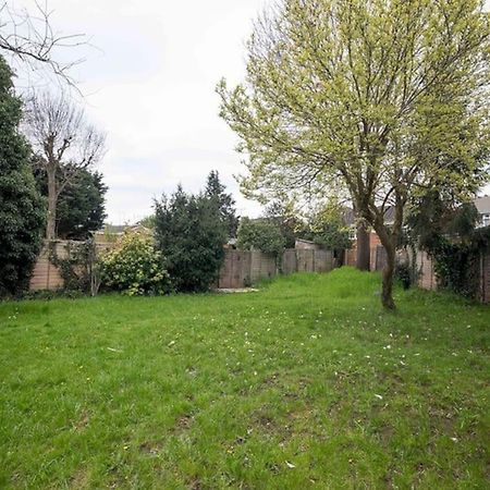 Large 4 Bed House Near River Thames Villa Old Windsor Exterior photo